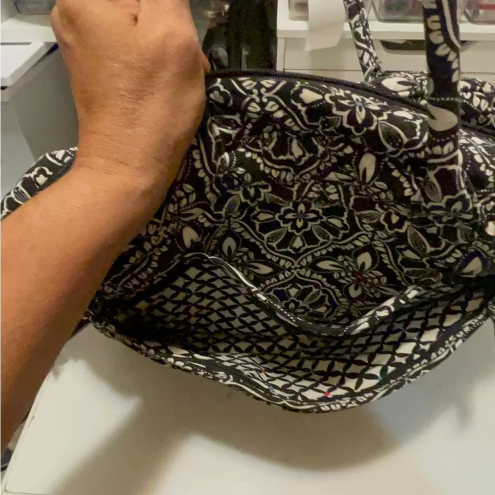 Vara Bradley laptop or traveler bag can use as a lagage or stack to your baggage - Picture 13 of 14